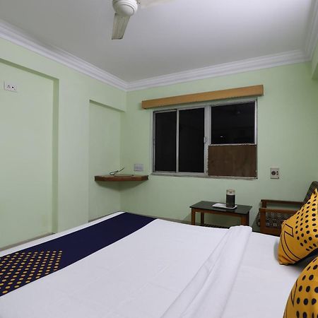 ואדודרה Spot On Hotel Hilltop מראה חיצוני תמונה