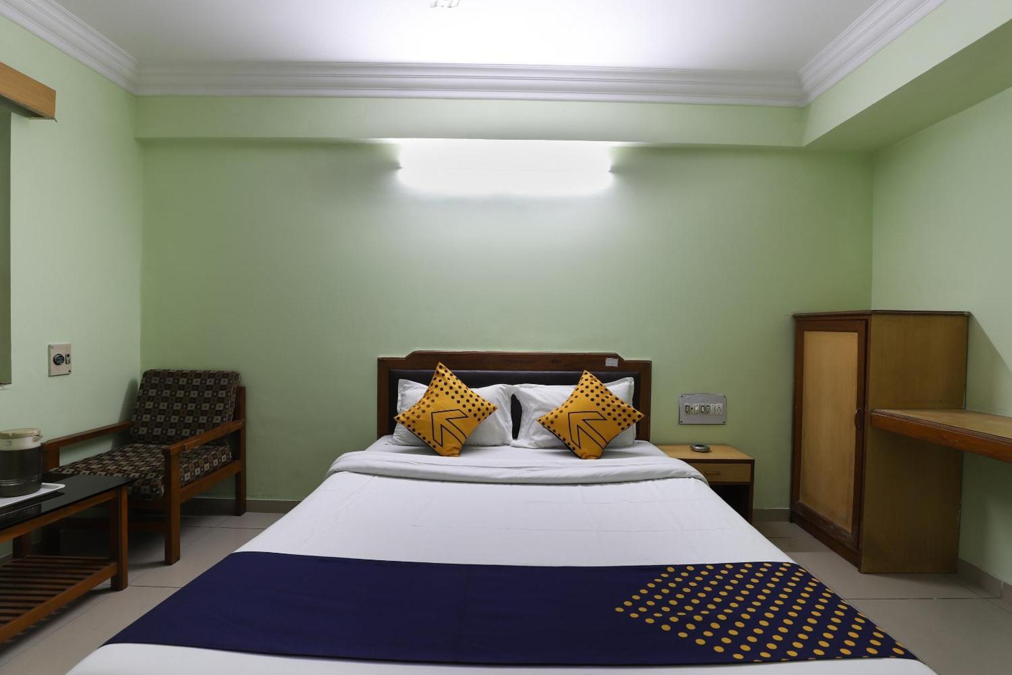 ואדודרה Spot On Hotel Hilltop מראה חיצוני תמונה