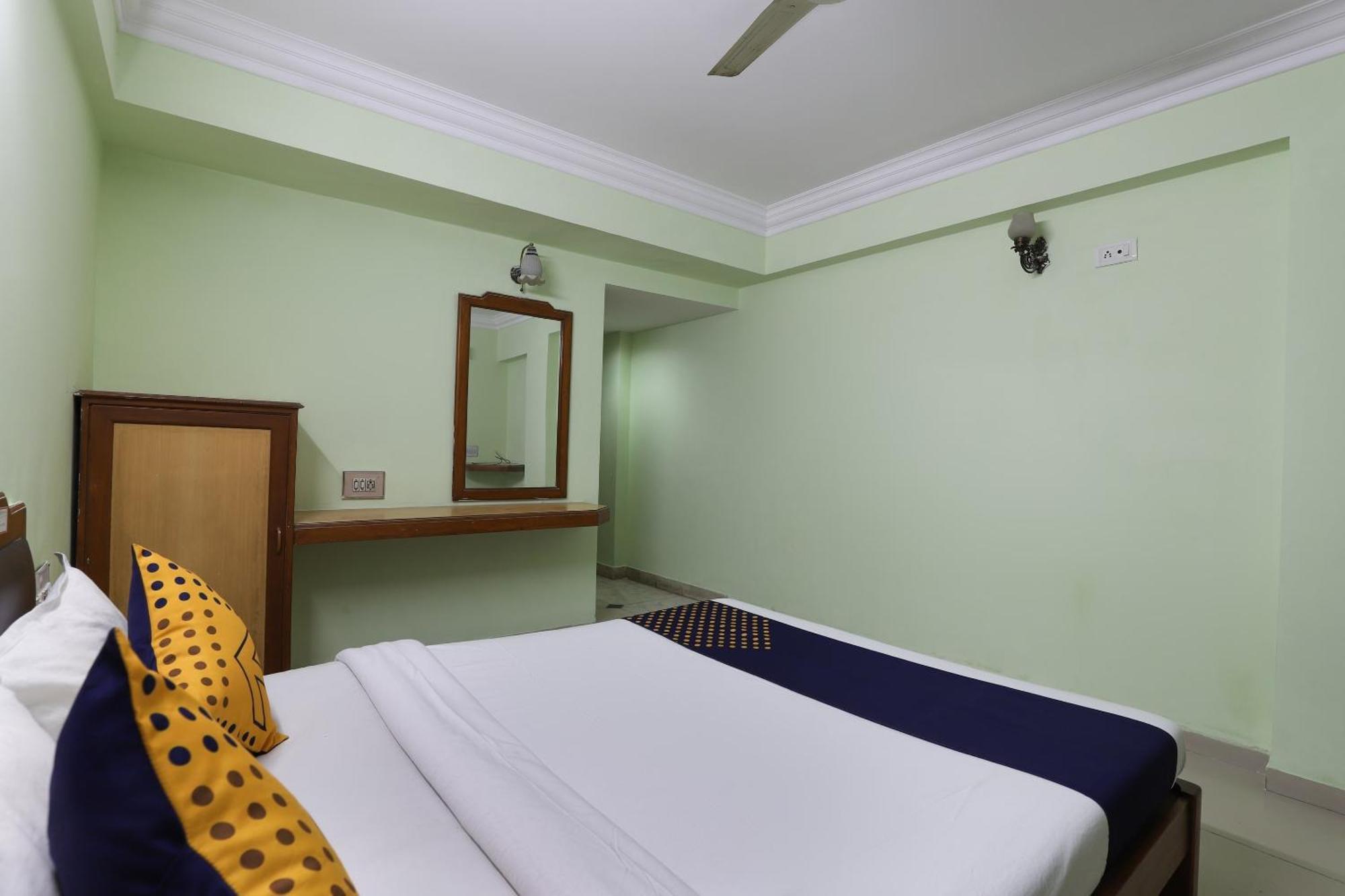 ואדודרה Spot On Hotel Hilltop מראה חיצוני תמונה