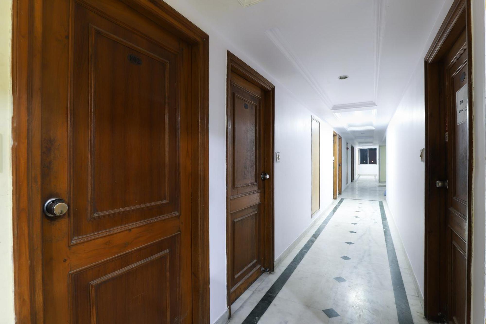 ואדודרה Spot On Hotel Hilltop מראה חיצוני תמונה