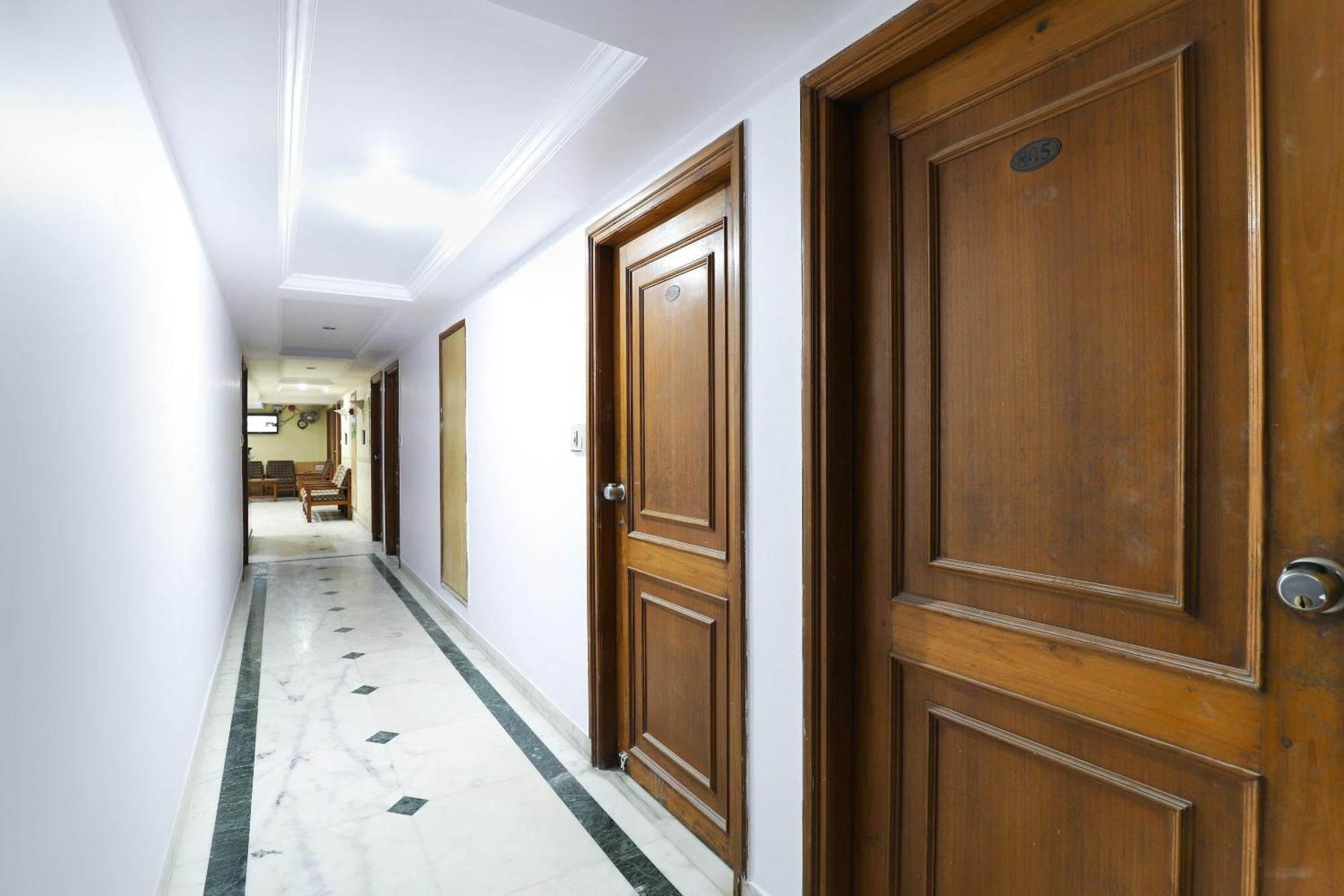 ואדודרה Spot On Hotel Hilltop מראה חיצוני תמונה