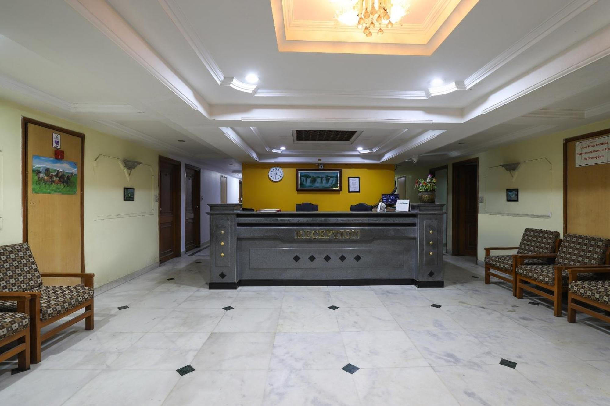 ואדודרה Spot On Hotel Hilltop מראה חיצוני תמונה