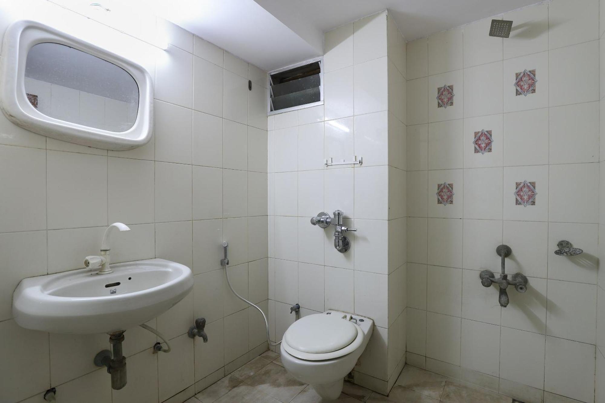 ואדודרה Spot On Hotel Hilltop מראה חיצוני תמונה