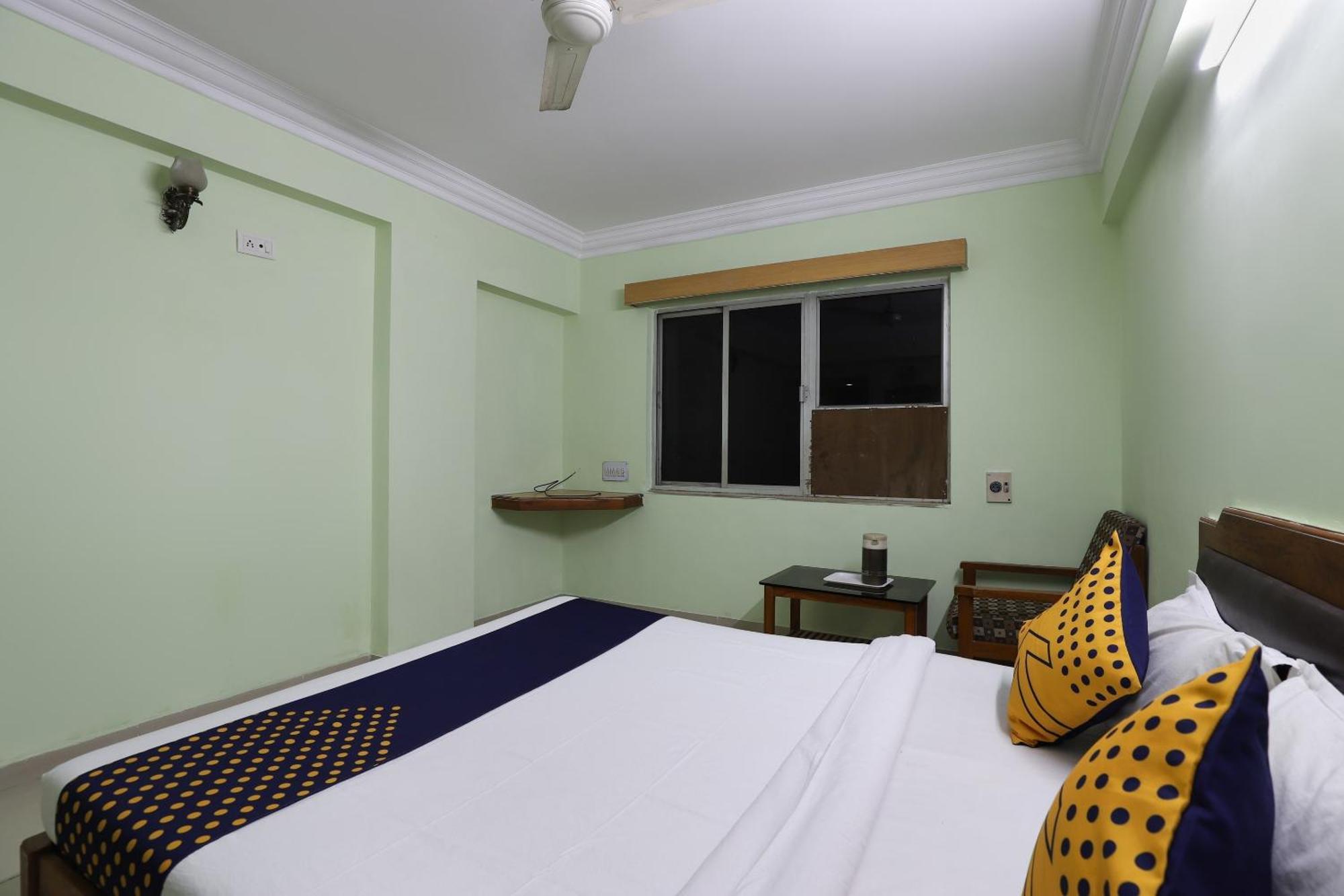 ואדודרה Spot On Hotel Hilltop מראה חיצוני תמונה